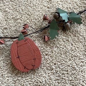 Wood and metal pumpkin garland